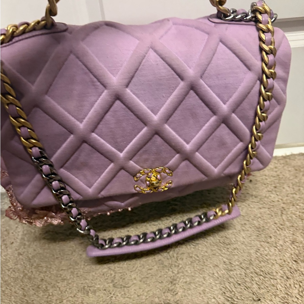Chanel 19 fabric Lavender Quilted Shoulder Bag with Gold Chain - Picture 4 of 16